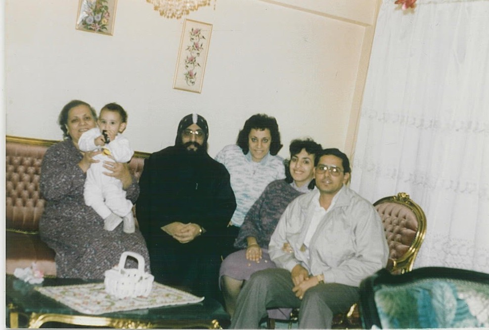 البابا تواضروس قبل الرهبنة مع عائلته