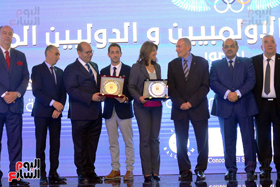 توزيع الجوائز للمنتدى الاول للاعبين الدولين والمصرين  (8)