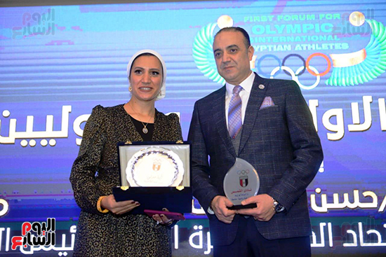 توزيع الجوائز للمنتدى الاول للاعبين الدولين والمصرين  (7)