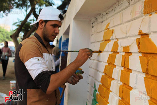 مبادرة شبابية للرسم وتجميل جدران وأسوار المصالح الحكومية بشبين الكوم (1)