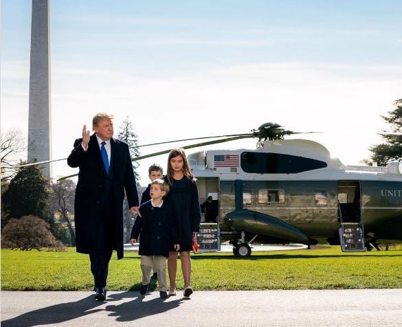 ترامب مع أحفاده