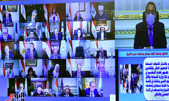 اجتماع مجلس الوزراء عبر تقنية الفيديو كونفرانس (7)