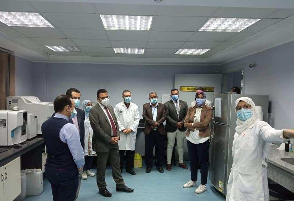 عضو منظمة الصحة العالمية يزور مستشفى حميات الأقصر  (3)