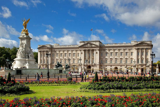 most-amazing-royal-palaces-02-2-1024x683