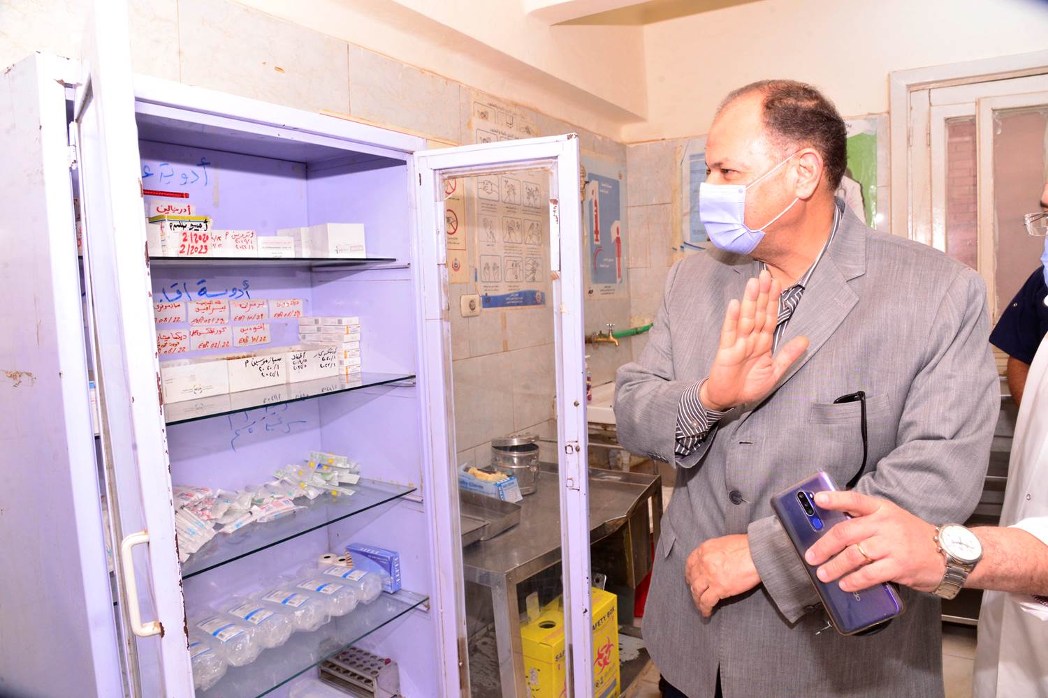 محافظ أسيوط يتفقد سير العمل بمستشفى ساحل سليم المركزي  (4)