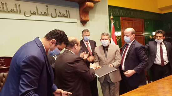 وزير العدل يشهد أول جلسة قضائية عن بعد بمحكمة الإسكندرية (15)