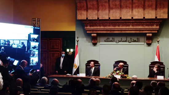 وزير العدل يشهد أول جلسة قضائية عن بعد بمحكمة الإسكندرية (13)
