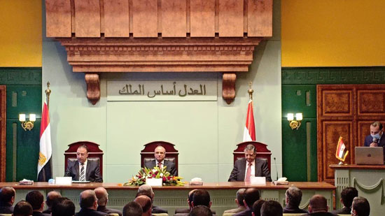 وزير العدل يشهد أول جلسة قضائية عن بعد بمحكمة الإسكندرية (12)