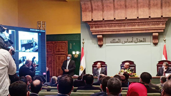 وزير العدل يشهد أول جلسة قضائية عن بعد بمحكمة الإسكندرية (8)