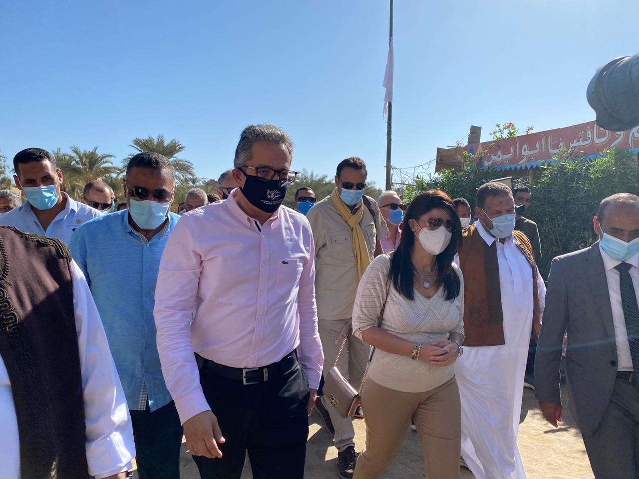 الدكتور خالد العنانى ورانيا المشاط خلال افتتاح مدينة شالى