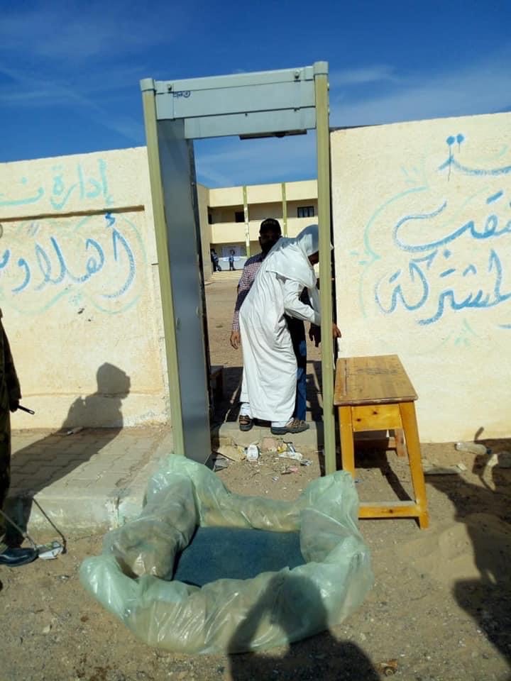  أهالى قرية النقب بوسط سيناء يشاركون بالانتخابات (3)