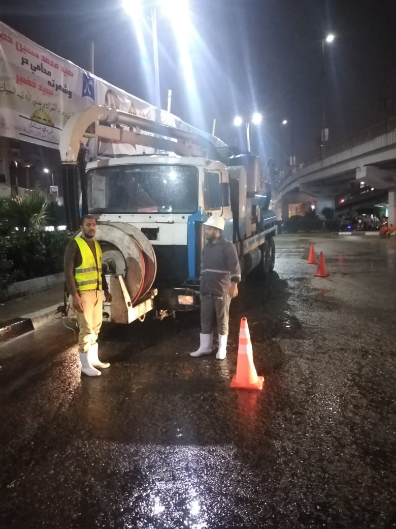 انتشار معدات شفط المياه بشوارع القاهرة والجيزة
