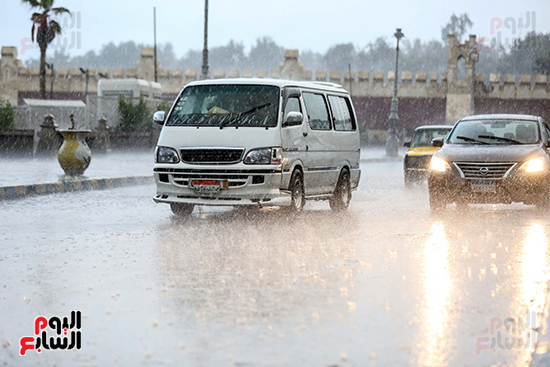 مياه الأمطار الغزيرة بشوارع الإسكندرية