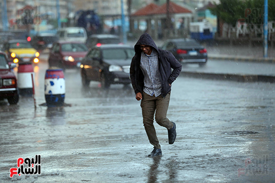 شوارع الإسكندرية أثناء هطول الأمطار