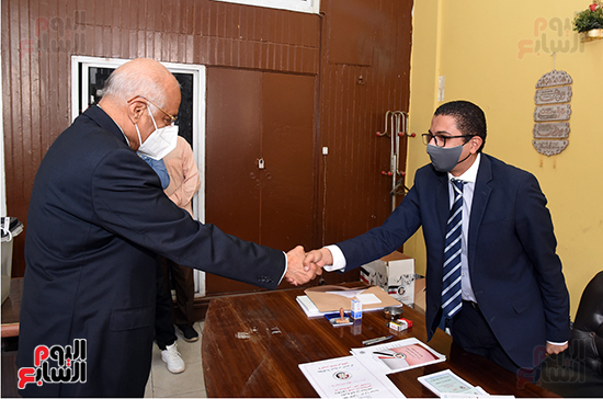 الدكتور على عبد العال يدلي بصوته في الانتخابات البرلمانية (1)
