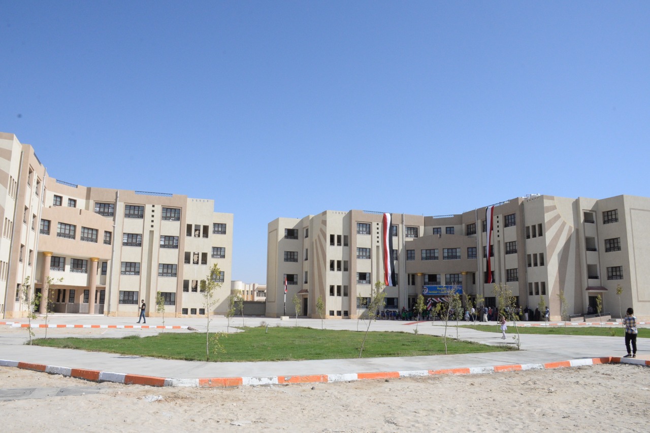 محافظ الأقصر يفتتحح مدرسة اللغات المتميزة المتكاملة بمدينة طيبة  (5)