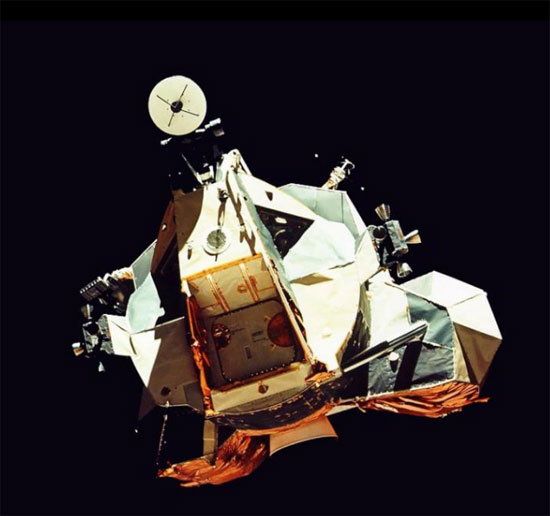 عودة مركبة تشالنجر القمرية الخاصة بأبولو 17 إلى وحدة القيادة الخاصة بها