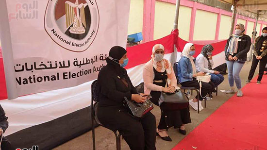 إقبالا كثيفا من الشباب والسيدات فى انتخابات مجلس النواب بالقاهرة (16)