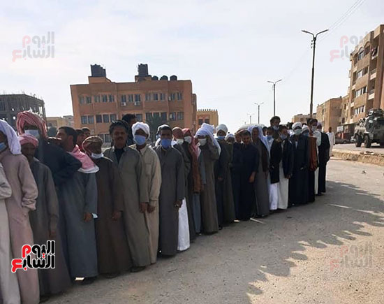طوابير أمام اللجان فى المرحلة الثانية من انتخابات مجلس النواب بشمال سيناء (10)