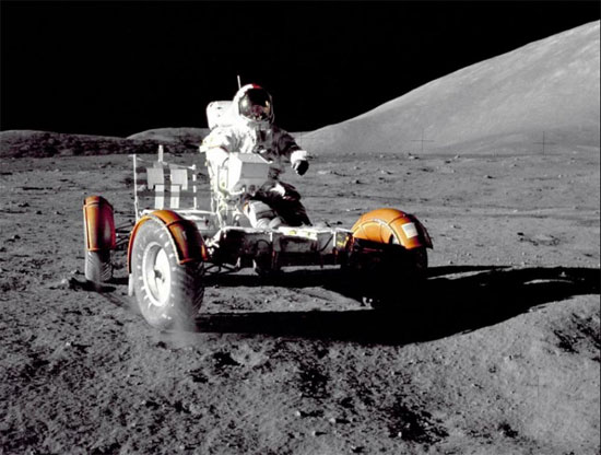 ظهرت صورة نادرة لرائد الفضاء الأمريكي نيل أرمسترونج