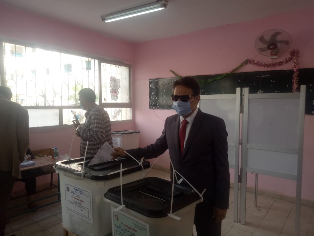 كرم جبر يدلي بصوته في الانتخابات البرلمانية  (5)