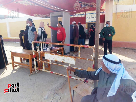 طوابير أمام اللجان فى المرحلة الثانية من انتخابات مجلس النواب بشمال سيناء (11)