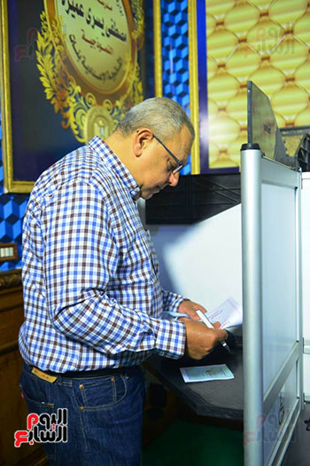 إقبال على مدرسة مصطفى يسرى عميرة في مصر الجديدة للتصويت بانتخابات النواب (8)