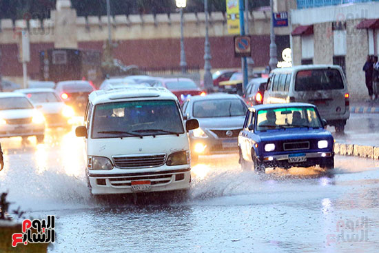 مياه-الأمطار-بشوارع-الإسكندرية