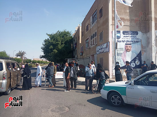 طوابير أمام اللجان فى المرحلة الثانية من انتخابات مجلس النواب بشمال سيناء (4)