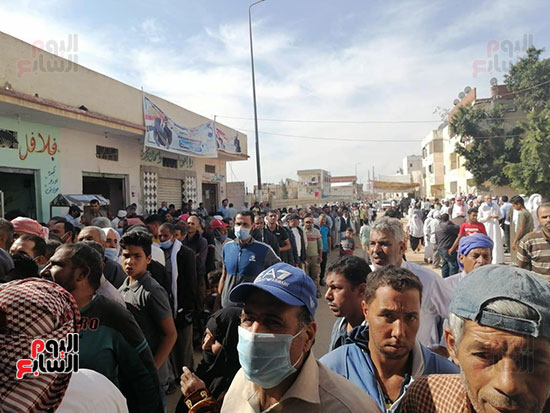 طوابير أمام اللجان فى المرحلة الثانية من انتخابات مجلس النواب بشمال سيناء (24)