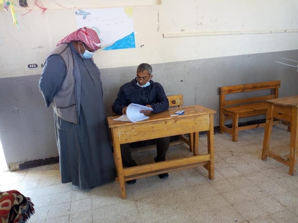  أهالى قرية النقب بوسط سيناء يشاركون بالانتخابات (1)
