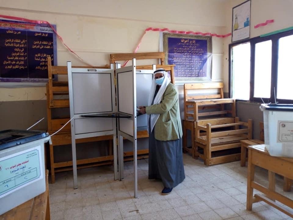  أهالى قرية النقب بوسط سيناء يشاركون بالانتخابات (2)