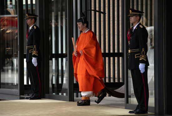 الأمير أكيشينو  عقب إعلانه وليا لعهد امبراطور اليابان