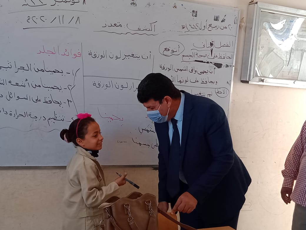 مدير إدارة يوسف الصديق التعليمية بالفيوم يتفقد المدارس (4)