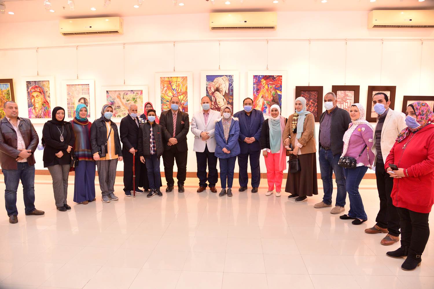 محافظ أسيوط يفتتح معرض فنانات من صعيد مصر للفن التشكيلي  (12)