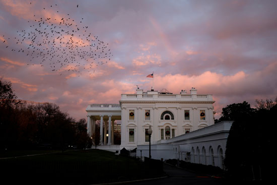 مشهد البيت الأبيض وسط سقوط الأمطار