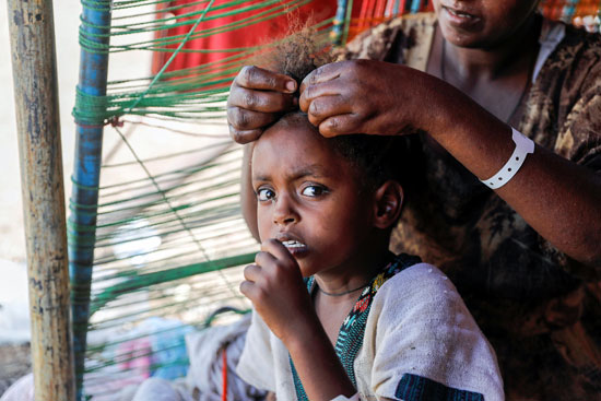 طفلة إثيوبية هاربة من الحرب