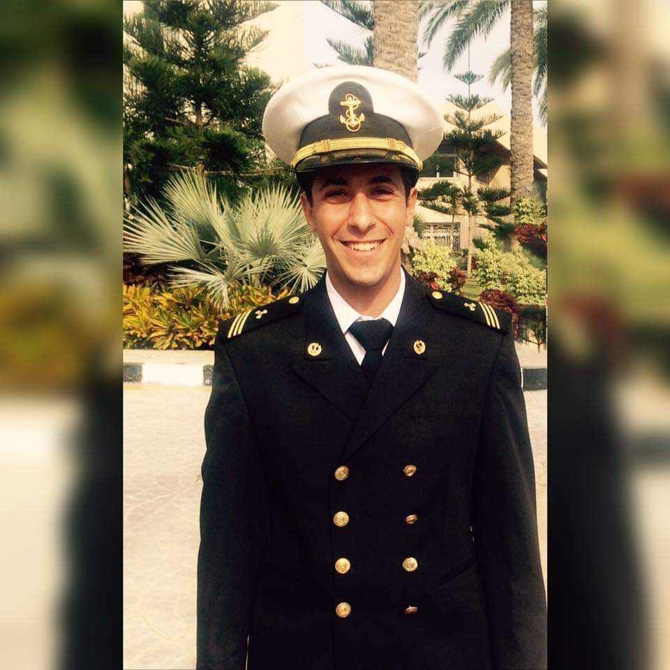 تفاصيل جديدة فى واقعة احتجاز مركب فى نيجيريا السلطات فى أبوجا تحدد موقع احتجاز 10 أفراد بينهم 2 مصريين أسر المحتجزين تناشد الجهات المسؤولة التدخل لتحرير أبنائهم والقراصنة يطالبون بـ1 5 مليون دولار