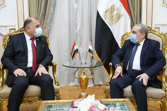 محمد أحمد مرسي وزير الدولة للإنتاج الحربي و منهل عزيز محمود وزير الصناعة والمعادن العراقي (3)