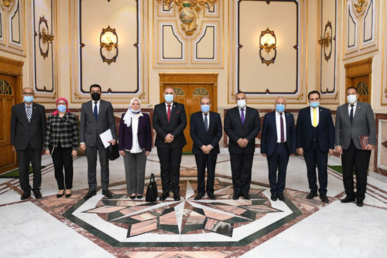 محمد أحمد مرسي وزير الدولة للإنتاج الحربي و منهل عزيز محمود وزير الصناعة والمعادن العراقي (2)