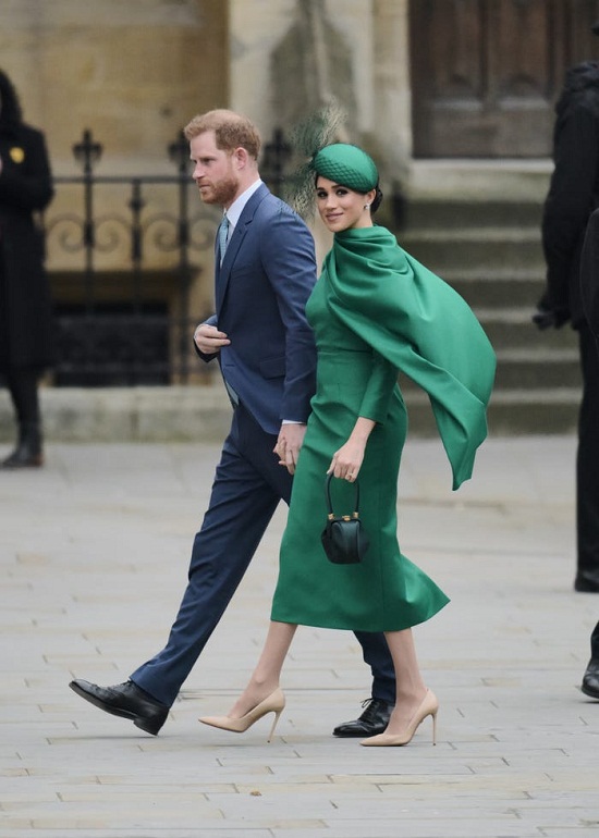 ميجان بفستان أخضر