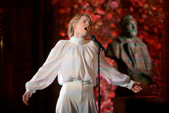 الفنانة إدا ماجناسون تغني لحفل جائزة نوبل في سيتي هو