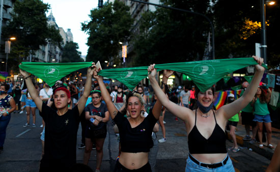 مظاهرات نسائية حاشدة بمحيط برلمان الأرجنتين من أجل تشريع الإجهاض (2)