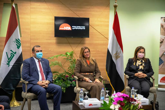 الأكاديمية الوطنية للتدريب تستقبل وزيرة التخطيط ونظيرها من دولة العراق (5)