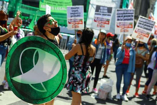 مظاهرات نسائية حاشدة بمحيط برلمان الأرجنتين من أجل تشريع الإجهاض (5)