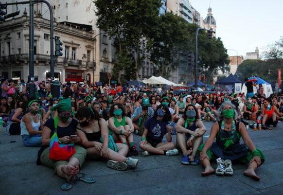 مظاهرات نسائية حاشدة بمحيط برلمان الأرجنتين من أجل تشريع الإجهاض (3)