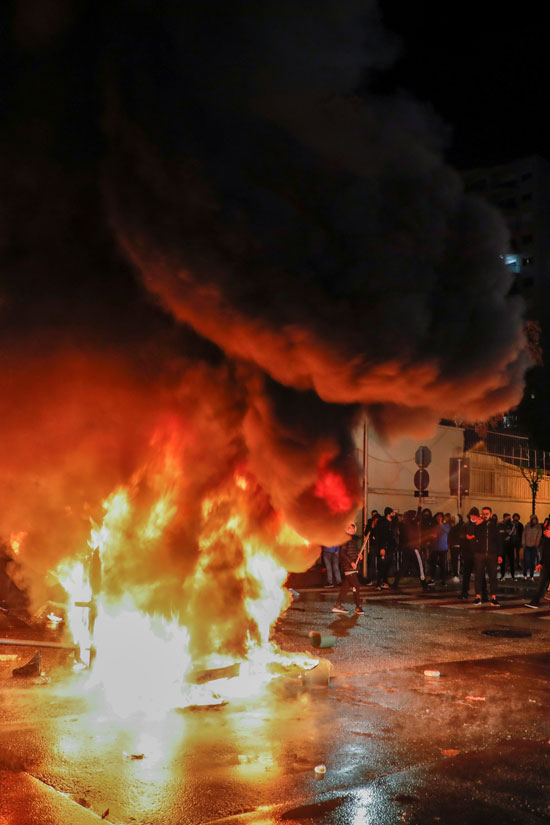 اشتباكات وأعمال عنف فى ألبانيا احتجاجا على مقتل شاب برصاص الشرطة لمخالفته حظر كورونا (3)