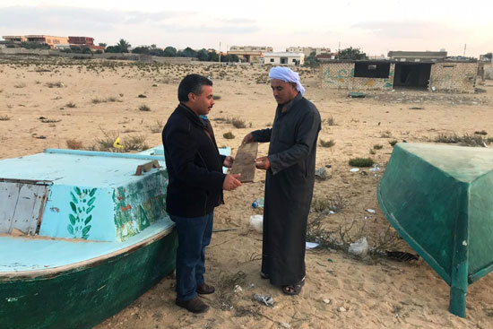 حكاية أشهر صانع مراكب وقوارب صيد أسماك بشمال سيناء (6)