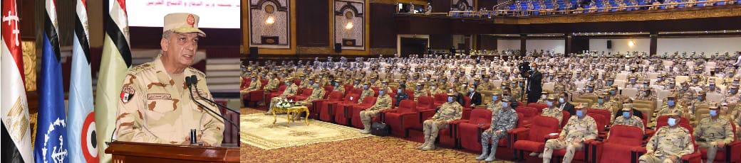 وزير الدفاع يلتقى أبطال الجيش الثانى