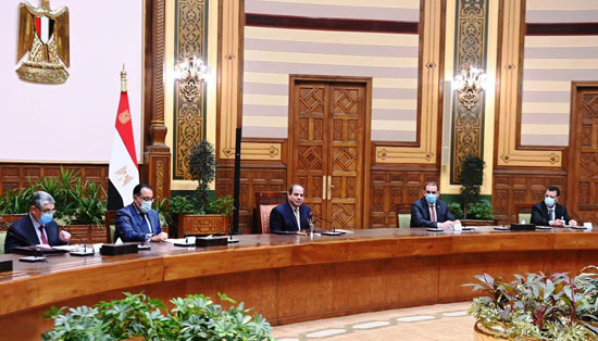 الرئيس السيسي مع الوفد العراقى (2)